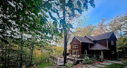 Modern Home in the Mountains- within walking distance to ski slopes!