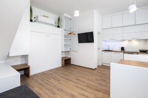 Kühlschrank, Mikrowelle, Ofen, Geschirrspüler