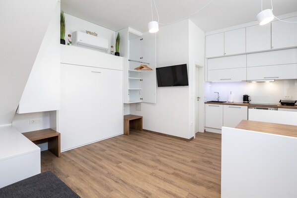 Fridge, microwave, oven, stovetop