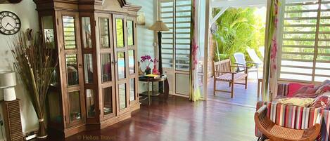 المنشأة من الداخل