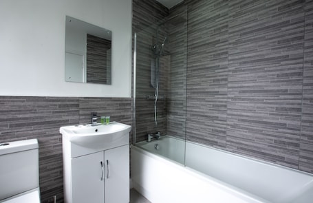 Superior Two Bedroom Apartment | Bathroom | Combined shower/tub, free toiletries, towels, toilet paper. Charles Hope Apartments Swindon