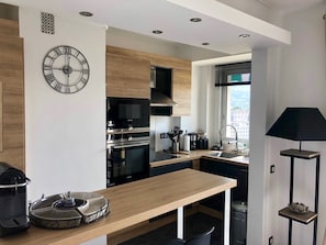 Frigorifero, microonde, forno, lavastoviglie