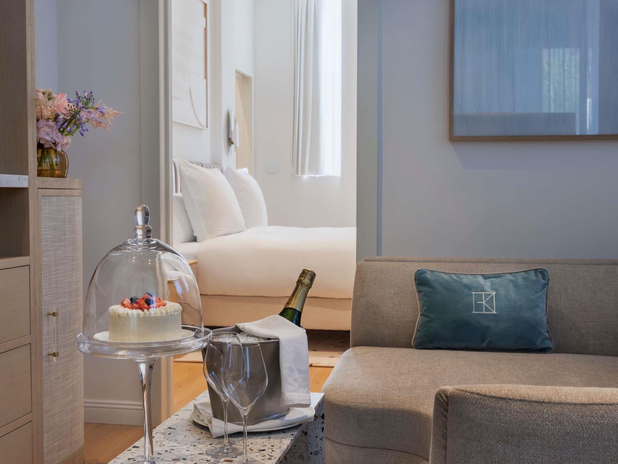 Free minibar, in-room safe, blackout curtains, soundproofing