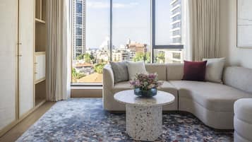 Malka Suite, Sea view | Free minibar, in-room safe, blackout drapes, soundproofing
