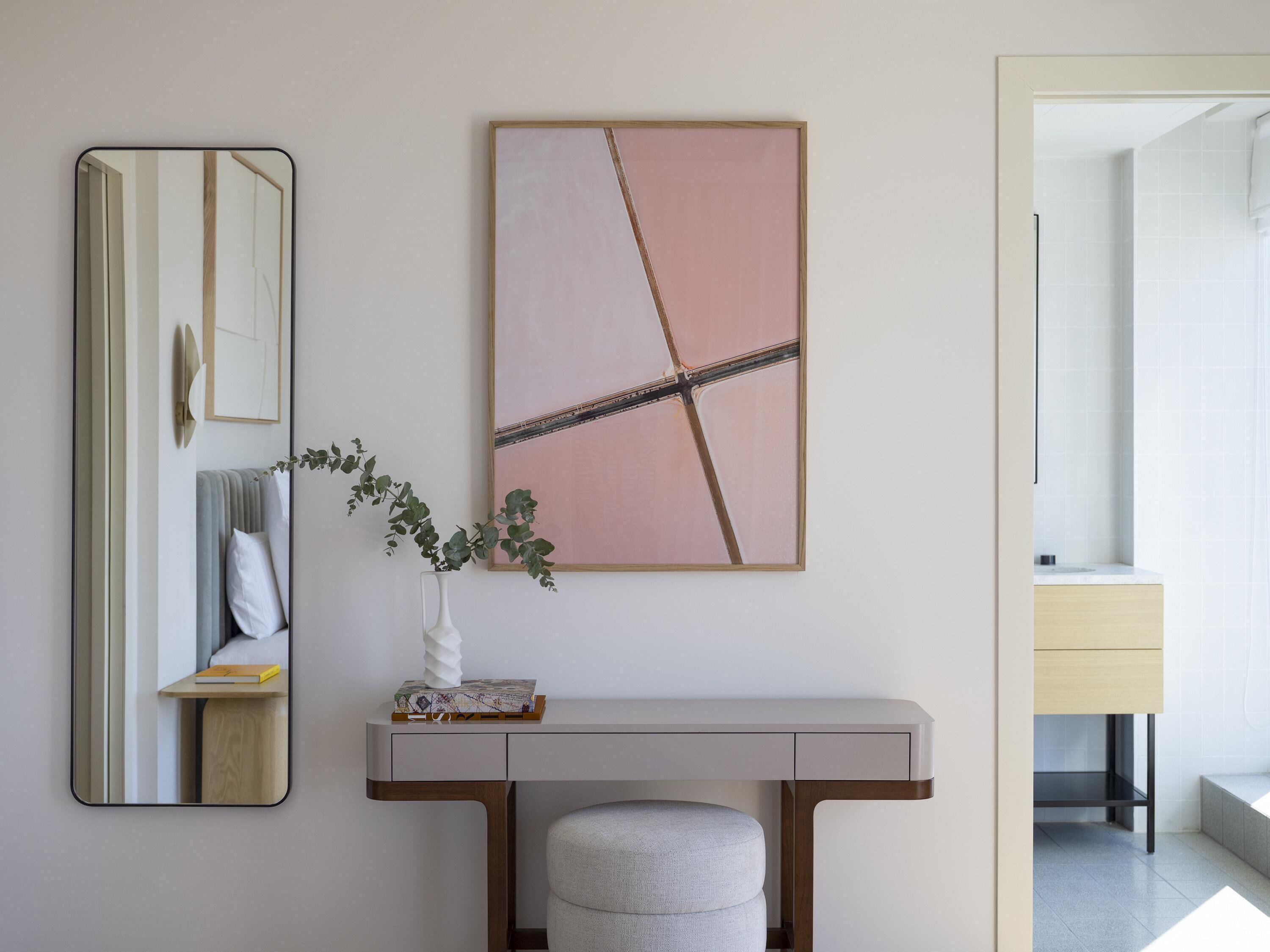 Suite, uitzicht op zee | Een gratis minibar, een kluis op de kamer, verduisterende gordijnen
