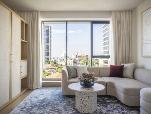 Malka Suite, Sea view | Free minibar, in-room safe, blackout drapes, soundproofing - Elkonin Tel Aviv - MGallery (Tel Aviv)