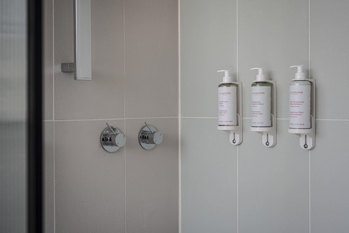 Free minibar, in-room safe, blackout drapes, soundproofing