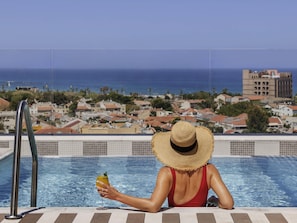 Piscina stagionale all'aperto, cabine incluse nel prezzo
