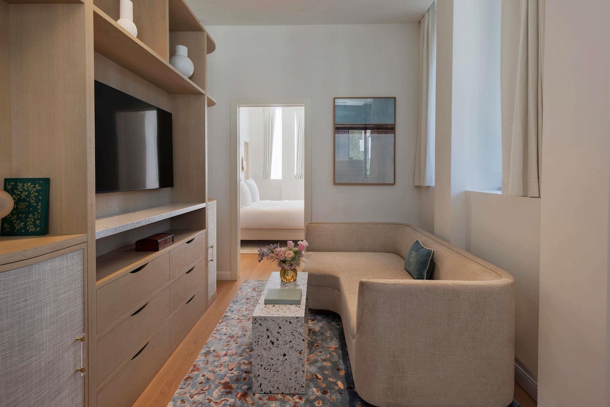 Suíte, 1 cama King (Menachem) | Frigobar (abastecido com itens grátis), cofres nos quartos