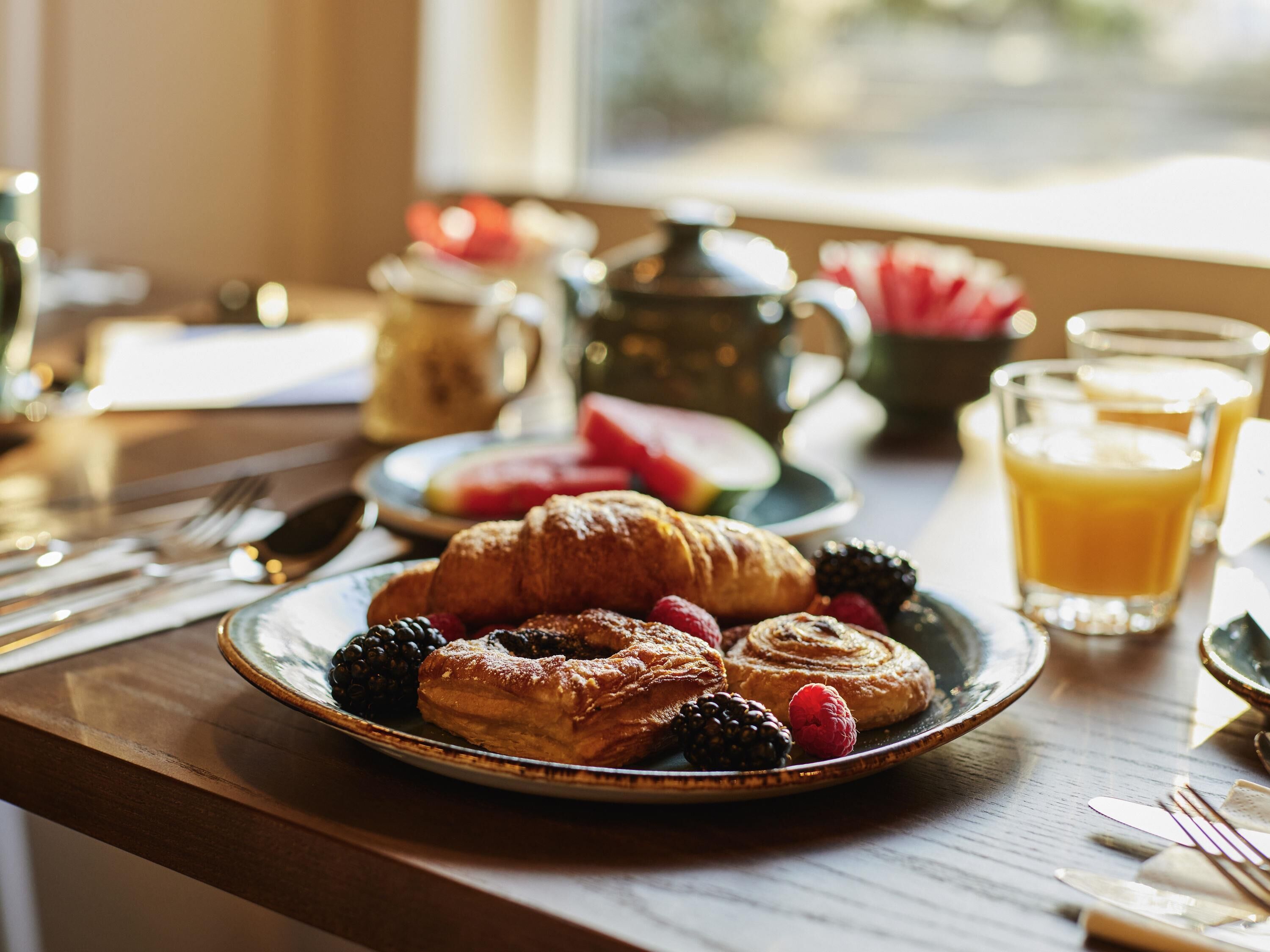 Daily buffet breakfast (GBP 15.00 per person)