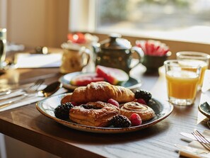 Se ofrece un desayuno bufé todos los días (por un coste adicional)