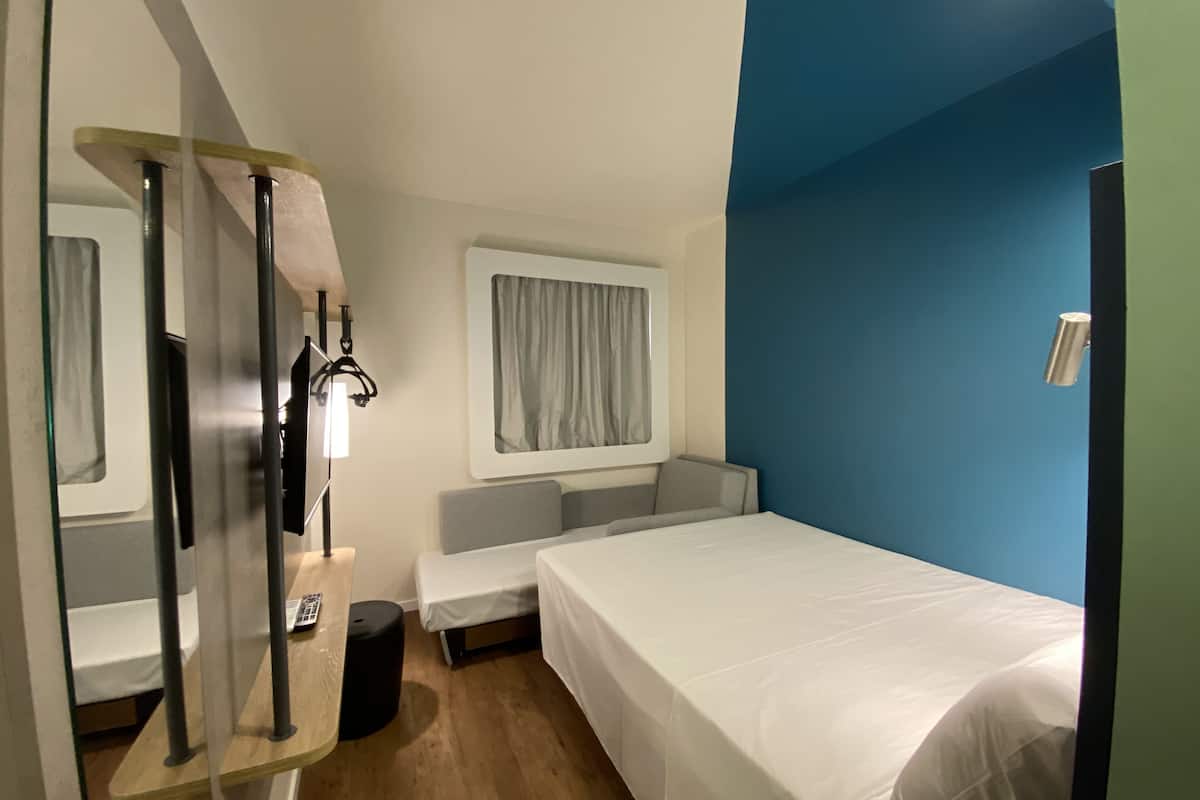 Yksilöllisesti sisustettu, yksilöllisesti kalustettu, pimennysverhot