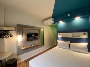 Standard Room, 1 Double Bed | Individually decorated, individually furnished, blackout drapes