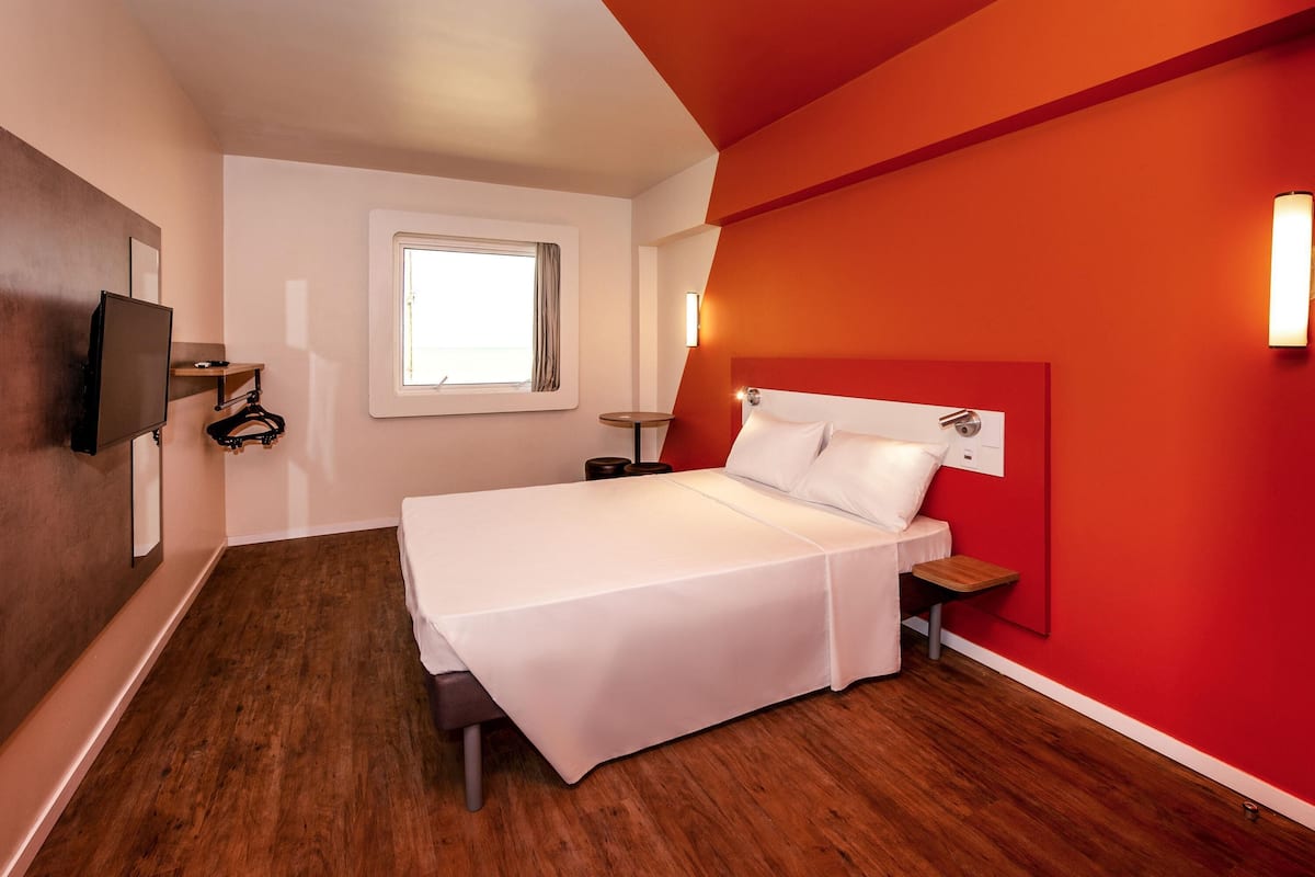 Standard Room, 1 Double Bed | Individually decorated, individually furnished, blackout drapes