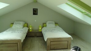 1 habitación, tabla de planchar con plancha, internet y ropa de cama 