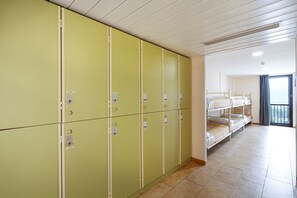 Family Room | Free WiFi, bed sheets, wheelchair access - Abrigall Hostel Masella (Alp)