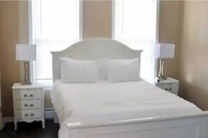 3 bedrooms, WiFi - Welcome to 1054 Hunterdon. A Home away from Home. (Newark)