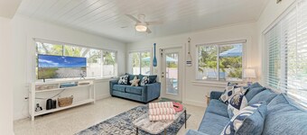 Wave n Sea - Close to the Beach with Pool - Anna Maria Island - By Island Real E