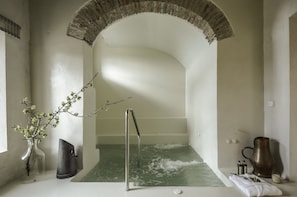 Een sauna, een bubbelbad