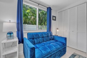 Studio | Living area