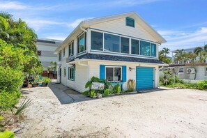 Exterior - Conch Cottage 1 Bedroom Villa by RedAwning (Bradenton Beach)