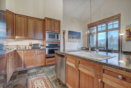 No Cleaning Fees, Luxurious 3 Br In River Run Village Featuring Ski In,ski Out 3 Bedroom Condo by RedAwning