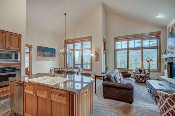 Condo, 3 Bedrooms | Private kitchen | Oven, coffee/tea maker