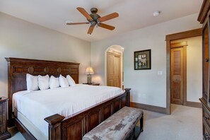 1 bedroom, free WiFi - Luxurious 1 Br In River Run Village With Ski In Ski Out 1 Bedroom Condo by RedAwning (Keystone)