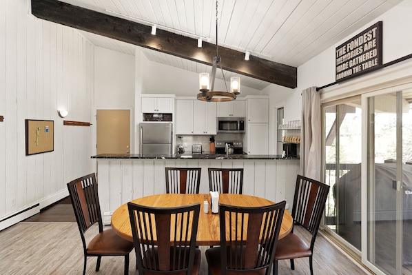 Condo, 3 Bedrooms | Private kitchen | Fridge, oven, coffee/tea maker, toaster