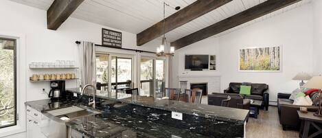 Condo, 3 Bedrooms | 3 bedrooms, free WiFi