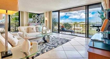 Modern 2BR 2B Condo on the Intracoastal. 90 Day Rental min.