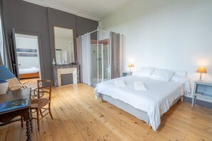 6 Schlafzimmer, Bügeleisen/Bügelbrett, Internetzugang
