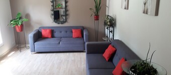 Ideal for relaxing, visiting the marshes, overlooking the pool, gardens, boating, cycling...