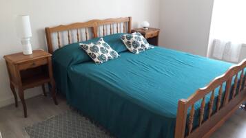 2 bedrooms, iron/ironing board, travel crib, free WiFi
