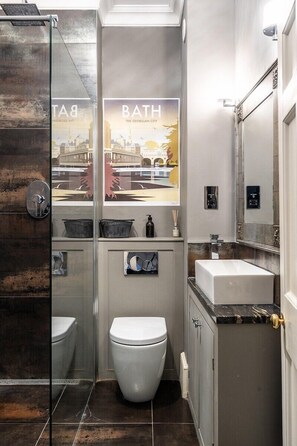 Chuveiro, secador de cabelo