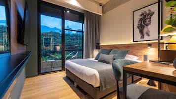 Habitación M Estándar con balcón | Premium bedding, in-room safe, blackout curtains, free WiFi
