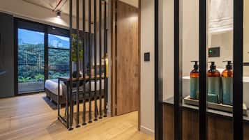 Premium bedding, in-room safe, blackout curtains, free WiFi
