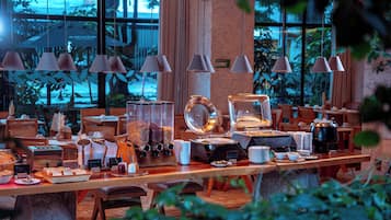 Daily buffet breakfast for a fee
