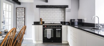 Hatfield Cottage, Bath - period, 3-bed cottage