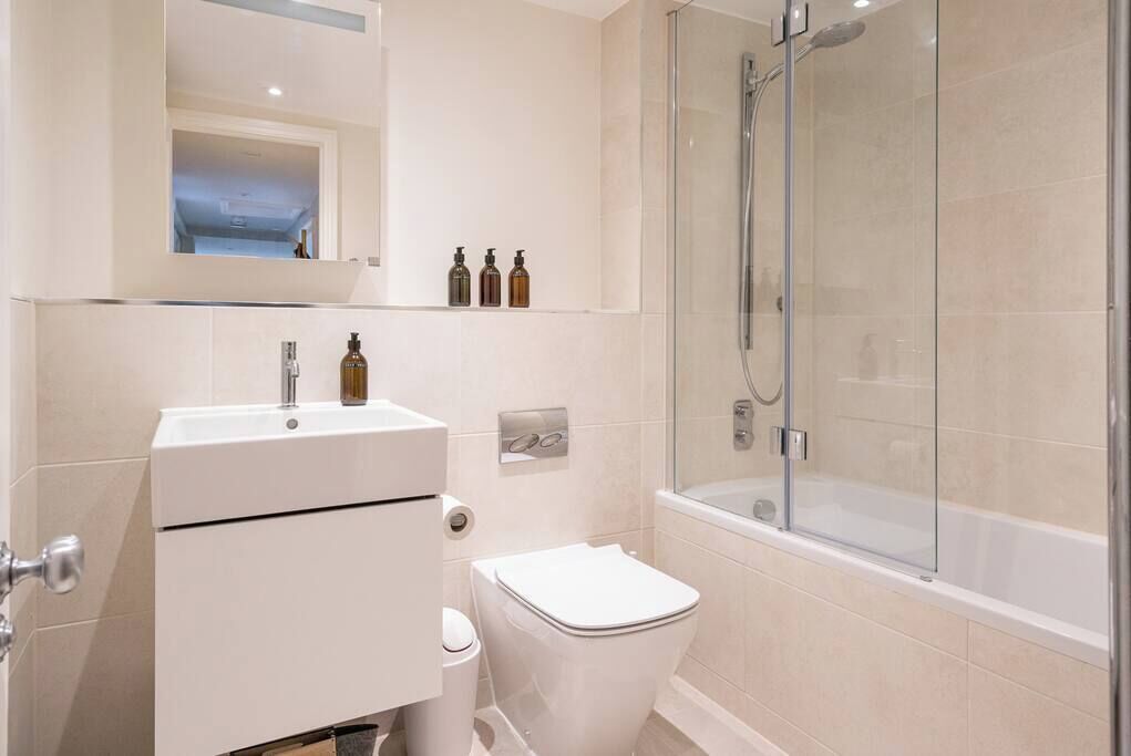 Bathtub, hair dryer, towels