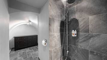 Bathtub, hair dryer, towels, shampoo