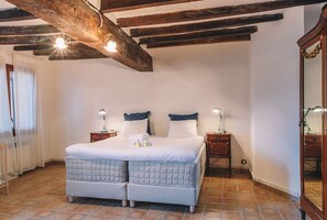 3 dormitorios, tabla de planchar con plancha, wifi gratis y ropa de cama