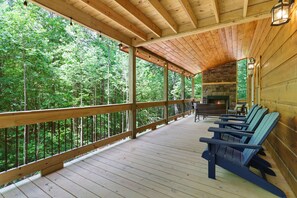 Property grounds - Spacious, New Cabin! New Hot Tub, Fire Pit, and Game Room! Dog-Friendly! (Blue Ridge)