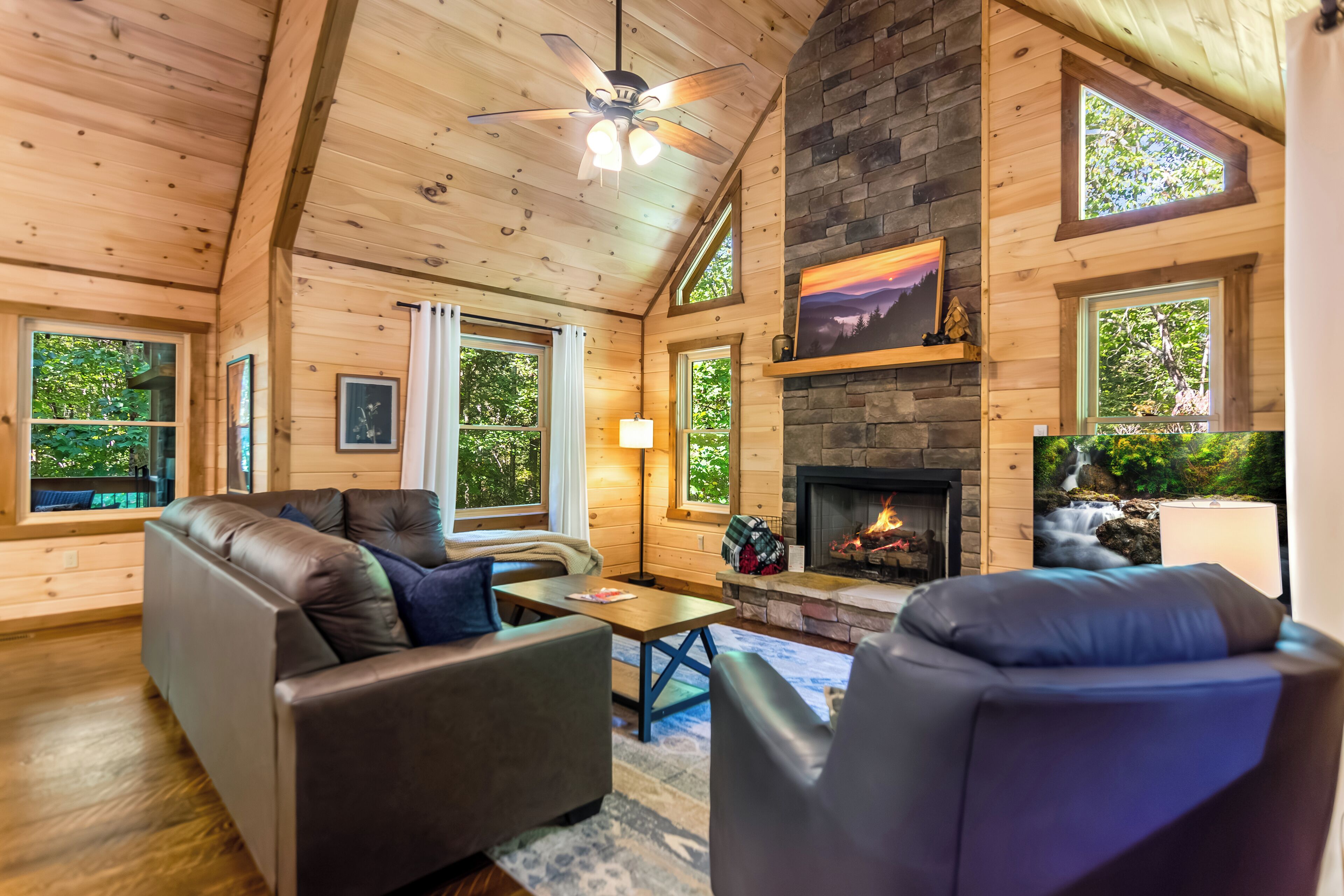 Smart TV, fireplace, ping pong