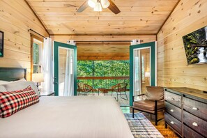 3 makuuhuonetta, silitysrauta/-lauta, ilmainen Wi-Fi, vuodevaatteet