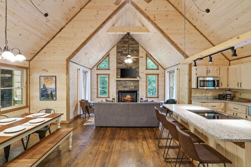 Spacious, New Cabin! New Hot Tub, Fire Pit, and Game Room! Dog-Friendly!