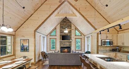 Spacious, New Cabin! New Hot Tub, Fire Pit, and Game Room! Dog-Friendly!