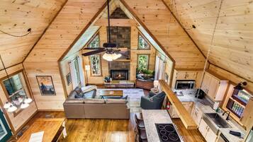 Smart-TV, Kamin, Tischtennisplatte