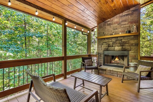 Spacious, New Cabin! New Hot Tub, Fire Pit, and Game Room! Dog-Friendly!