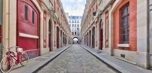 Property grounds - By the water in the most beloved Parisian neighborhood-Canal St Martin (Paris)